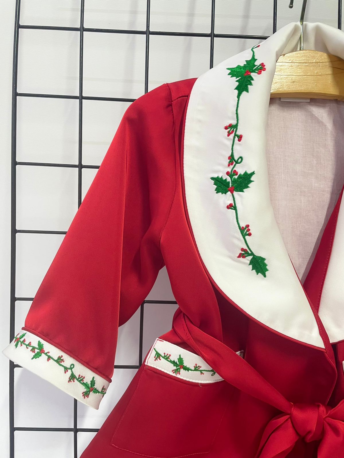 PRE-ORDER‼️NEW🎄HOLLY SILK/SATIN BOYS RED♥️DRESSING GOWN & PYJAMA SET👑 pyjama set