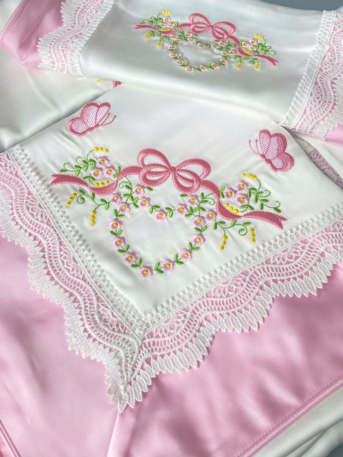 NEW🤩HAND-CRAFTED 🧵🪡PREMIUM SILK/SATIN BABY 👼6-piece BEDDING SET💞