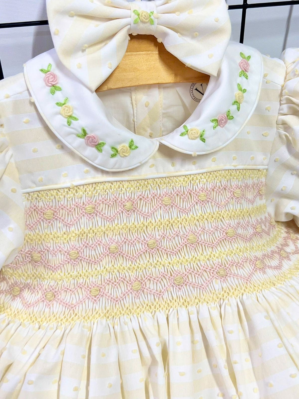 OLIVIA LEMON💞STRIPES SWISS DOT COTTON FRONT & BACK HAND-SMOCKED🧵🪡DRESS & TWO BOWS🎀LAST ONE 4-5 years Baby & Toddler