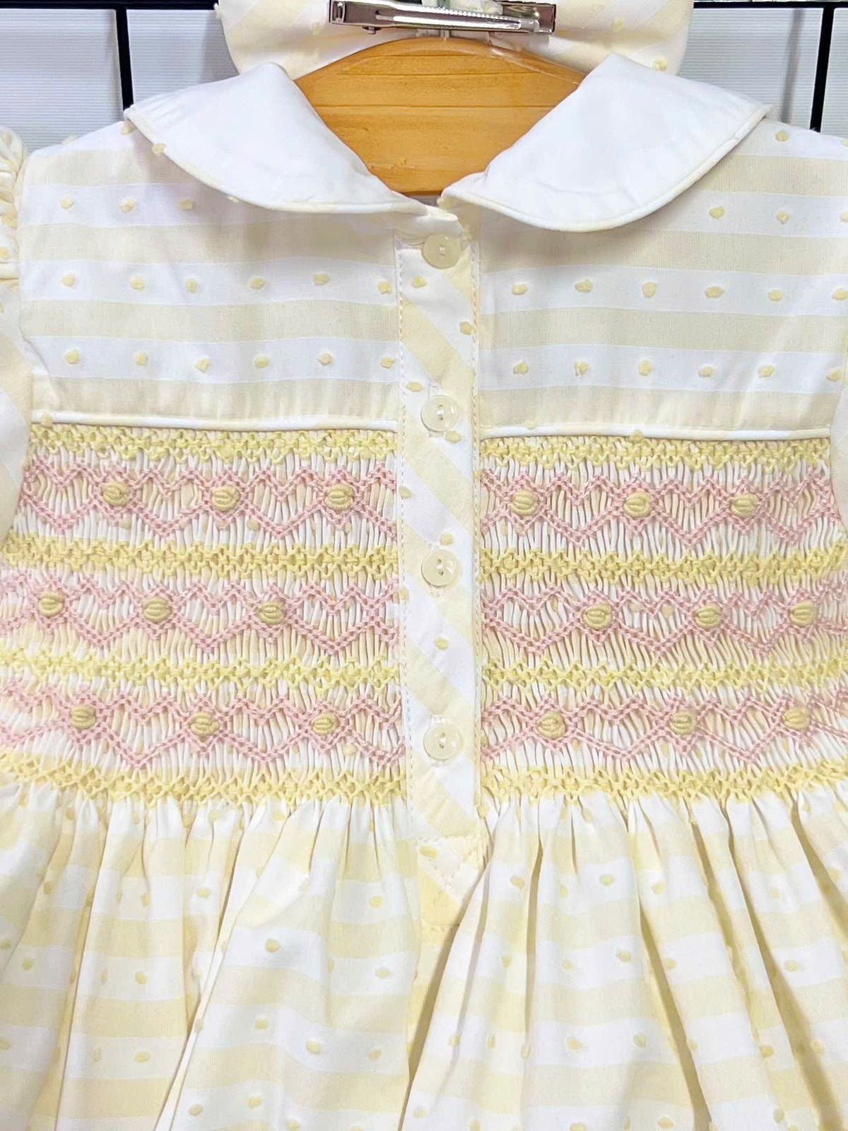 OLIVIA LEMON💞STRIPES SWISS DOT COTTON FRONT & BACK HAND-SMOCKED🧵🪡DRESS & TWO BOWS🎀LAST ONE 4-5 years Baby & Toddler