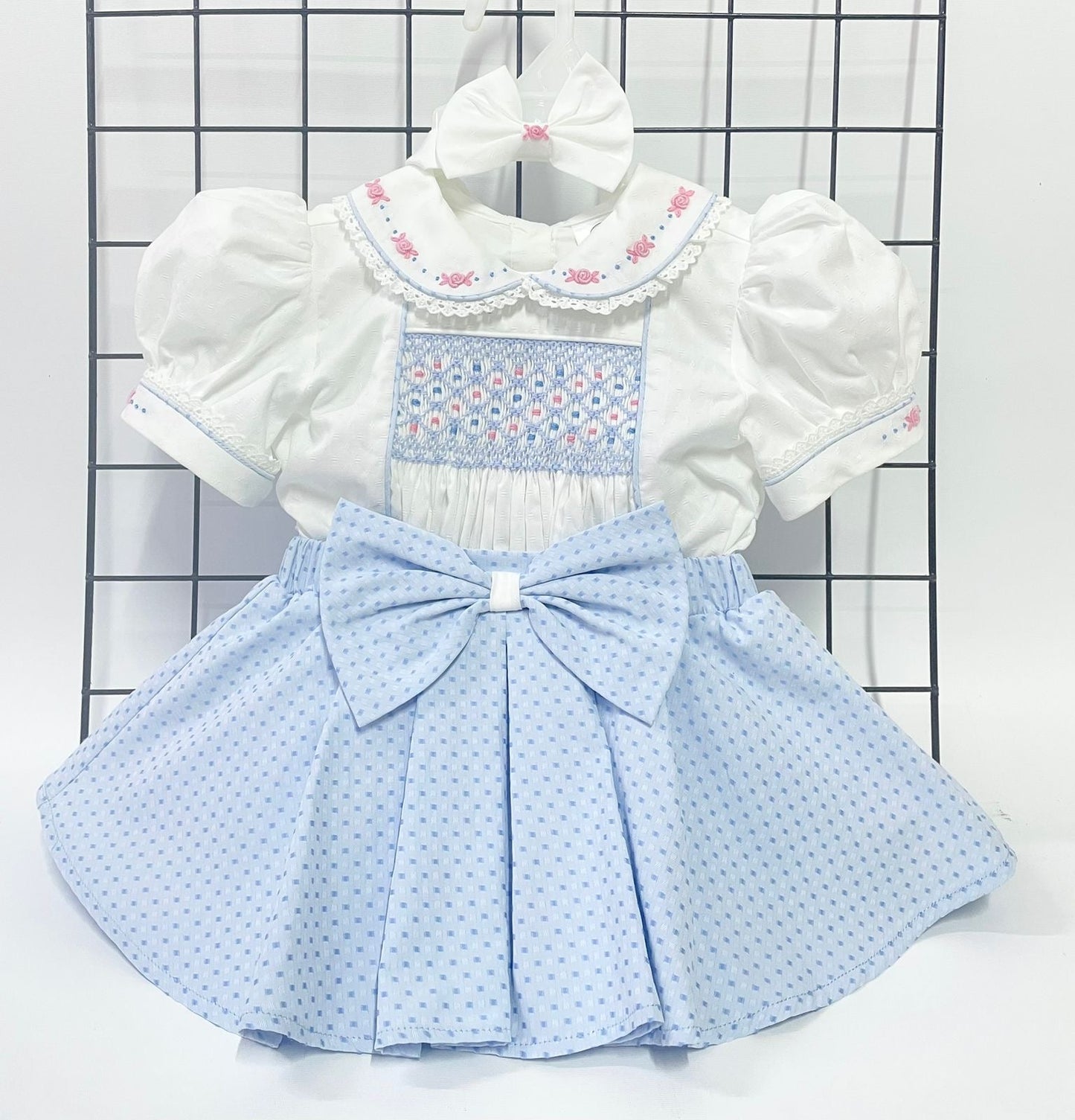 PRE-ORDER&GET NEXT WEEK‼️NEW🤩AUGUSTA BLUE🩵HAND-SMOCKED🧵🪡SKIRT SET AND HAIR BOWS OR HEADBAND 🎀🎀 NB Baby & Toddler Outfits
