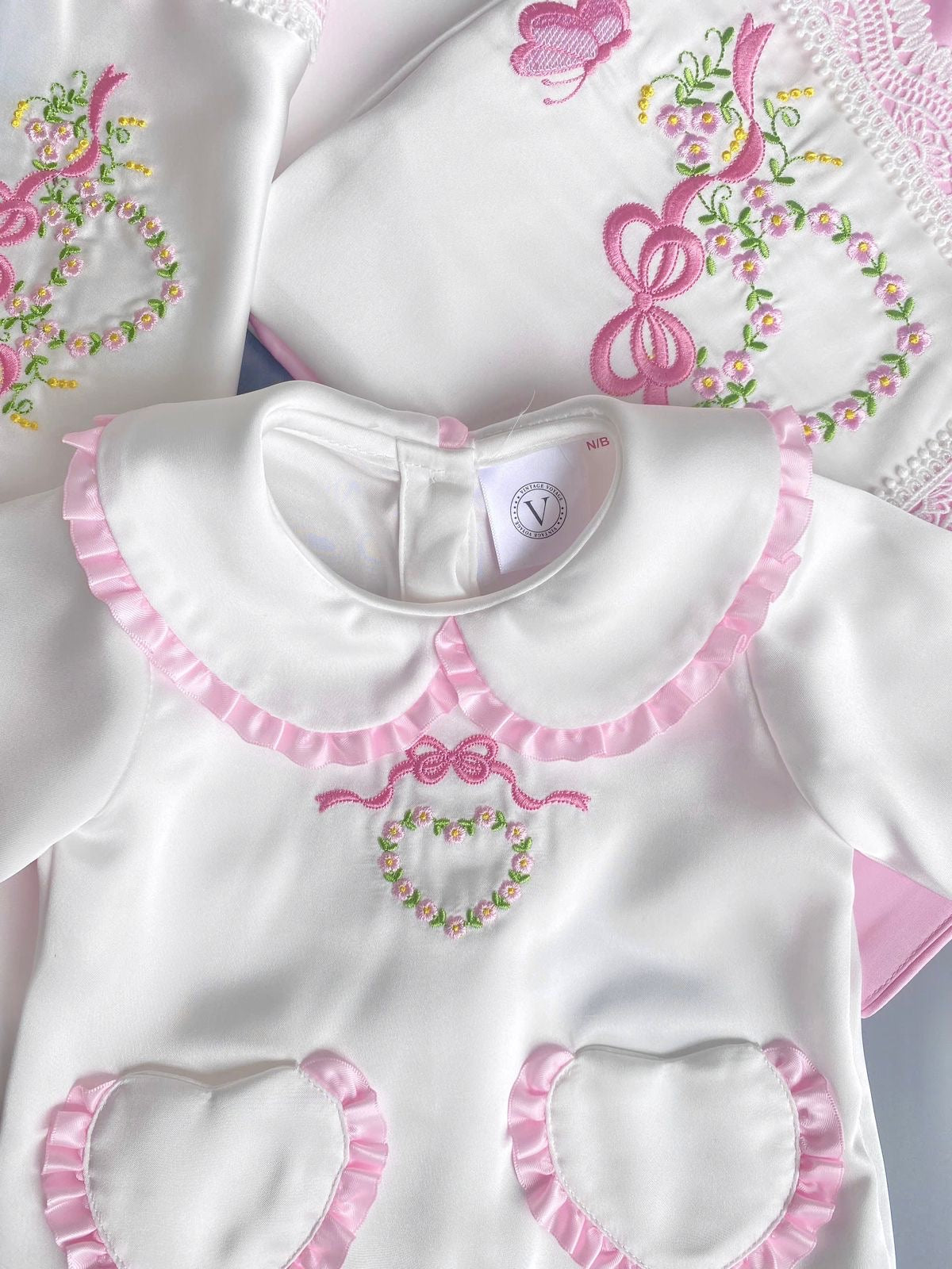 NEW🤩HAND-CRAFTED 🧵🪡PREMIUM SILK/SATIN BABY 👼6-piece BEDDING SET💞