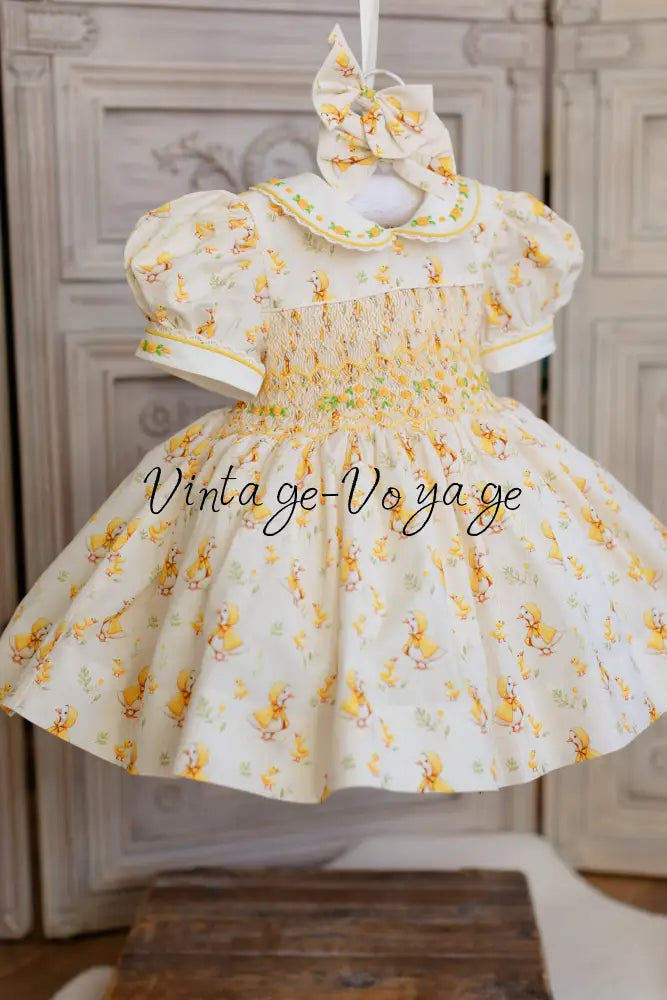 NEW🤩LUCKY🐥DUCK PRINTED HAND-SMOCKED🧵🪡👑DRESS & HAIR ACCESSORIES🎀🎀 Baby & Toddler Dresses