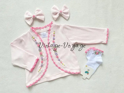 PRE-ORDER & GET NEXT WEEK‼️NEW SEASON🍁OLIVIA BABY PINK🌸COTTON HAND-EMBROIDERED🧵🪡CARDIGAN SOCKS & HAIR ACCESSORIES🎀 - 1M