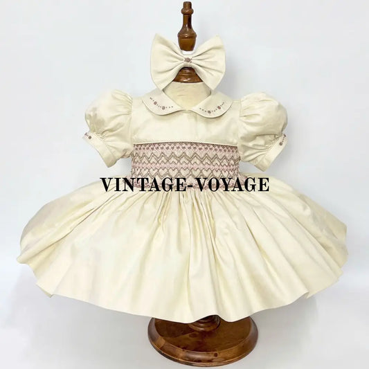 PRE-ORDER NEW ELIZABETH CREAM🧚HAND-SMOCKED🧵🪡FRONT & BACK DRESS & HAIR BOWS🎀🎀 3M Baby & Toddler Dresses