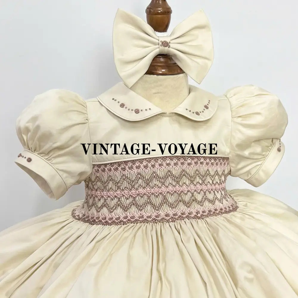PRE-ORDER NEW ELIZABETH CREAM🧚HAND-SMOCKED🧵🪡FRONT & BACK DRESS & HAIR BOWS🎀🎀 Baby & Toddler Dresses