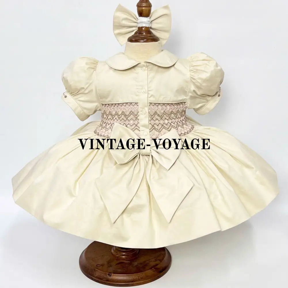 PRE-ORDER NEW ELIZABETH CREAM🧚HAND-SMOCKED🧵🪡FRONT & BACK DRESS & HAIR BOWS🎀🎀 Baby & Toddler Dresses