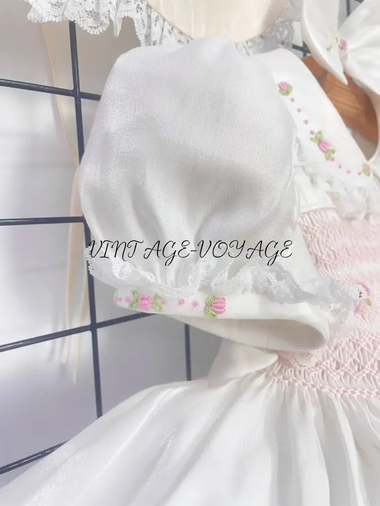 PRE-ORDER NOW & GET NEXT WEEK! NEW! MELODY WHITE & PINK HAND-SMOCKED🧵🪡DRESS,BIB,BLOOMERS & HEADBAND OR BOWS🎀🎀 Baby &