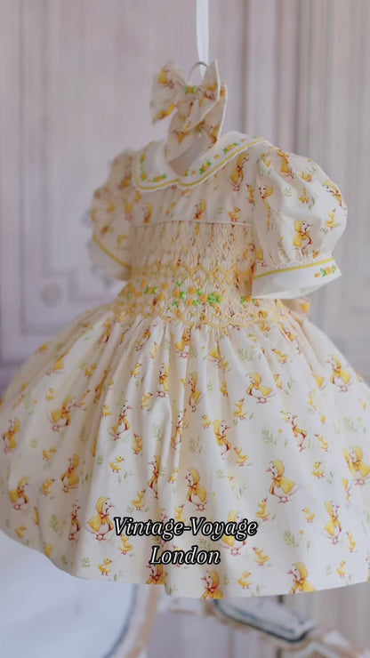 NEW🤩LUCKY🐥MUM & BABY DUCKS PRINTED HAND-SMOCKED🧵🪡👑DRESS & HAIR ACCESSORIES🎀🎀