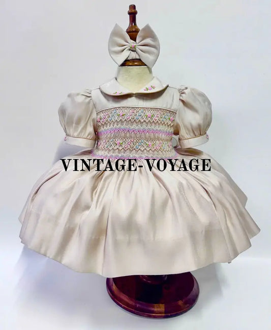 PRE-ORDER&GET NEXT WEEK! NEW STELLA BEIGE TAFFETA HAND-SMOCKED DRESS & HAIR ACCESSORIES NB-1M Baby & Toddler Dresses